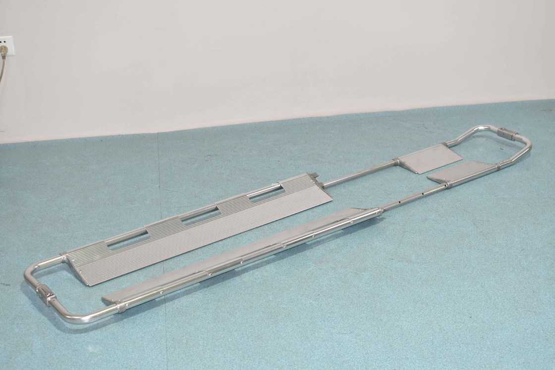 折りたたみ 柔軟 アルミ合金 ショベル ストレッチャー 簡単に持ち運び 多機能 カスタマイズされた色